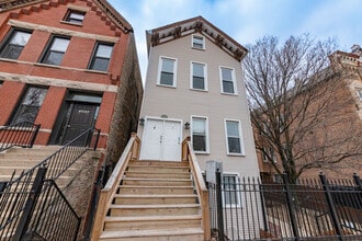 Building Photo - 1426 N Greenview Ave