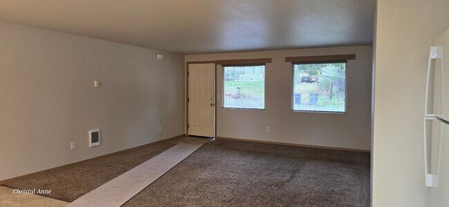 Building Photo - 2261 E Crestview Dr