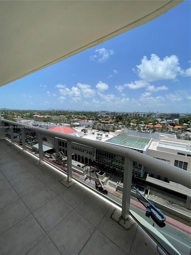 Building Photo - 9559 Collins Ave