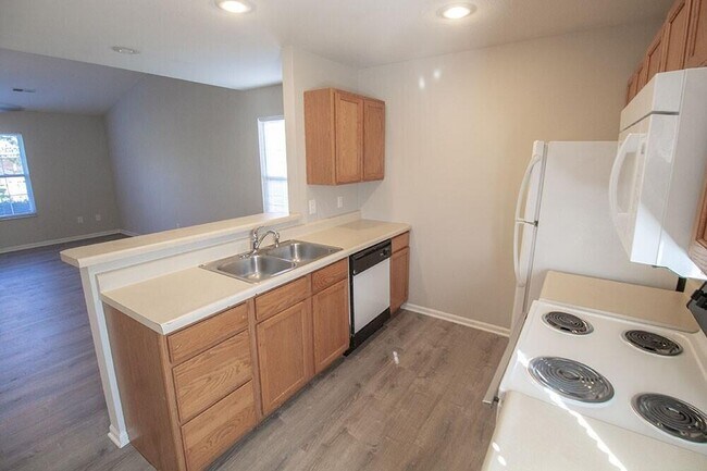 Building Photo - 1326 Godas