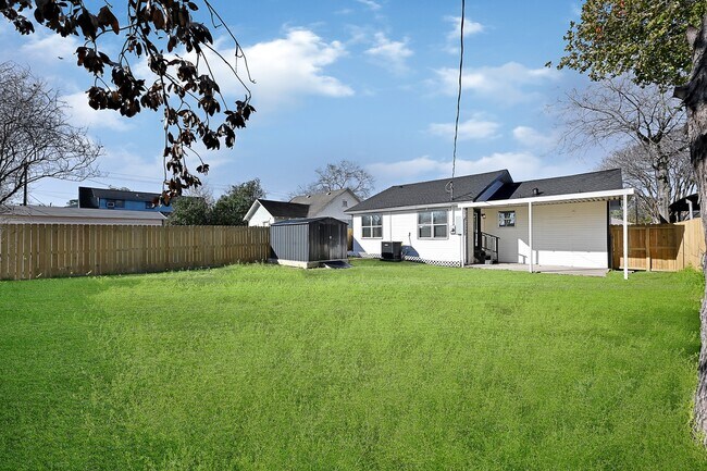 Building Photo - 4406 Edison St