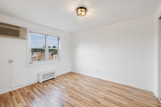 Building Photo - 25 Hastings Ave