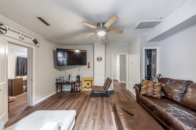 Building Photo - 431 Moro St