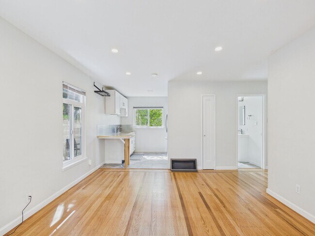 Building Photo - **Bright & Spacious 1BR Near UC Berkeley | Hardwood Floors + Natural Light**