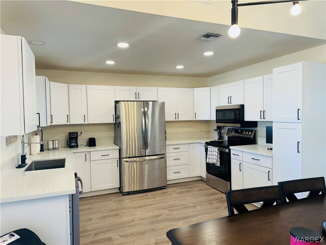 Building Photo - 1469 Terrace Dr