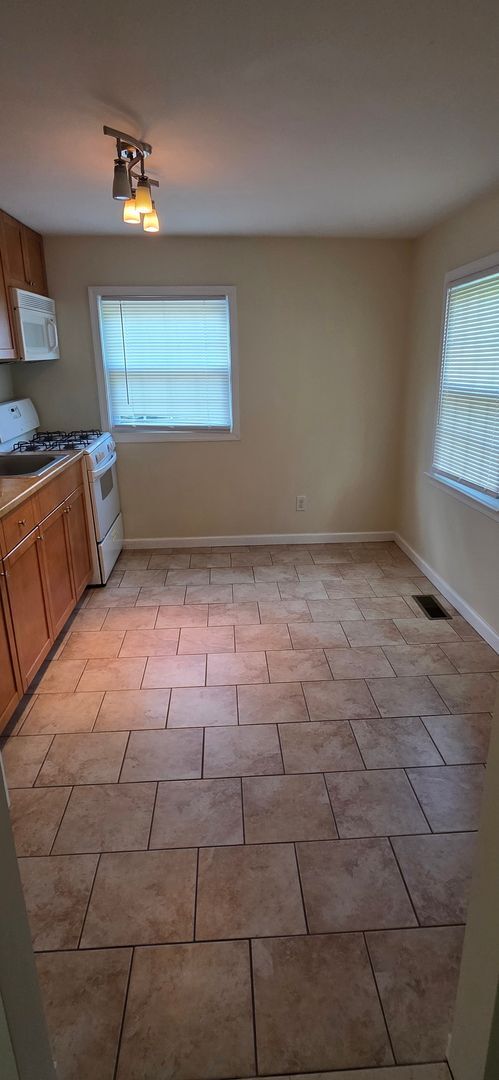 Building Photo - 713 Camden Ave