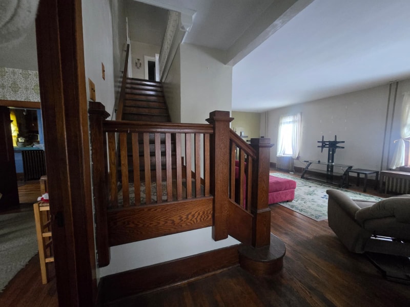 Building Photo - 314 Center St