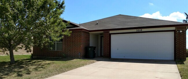 Building Photo - 3210 Viewcrest Dr