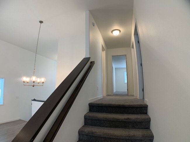 Building Photo - 4 Bed 2 Bath Single Family Home