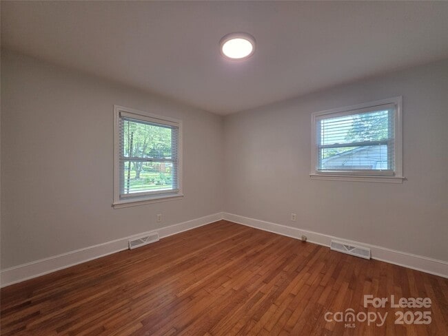 Building Photo - 4426 Holbrook Dr
