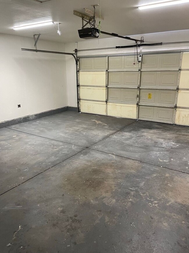 Building Photo - 2BR Cul-de-Sac Home | Private Yard, 2-Car Garage, Move-In Ready