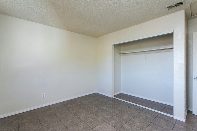 Building Photo - 536 N 5th St