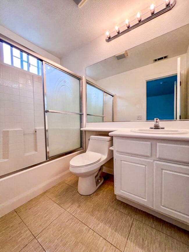 Building Photo - Beautiful 2 bedroom Condo located in Murrieta for LEASE