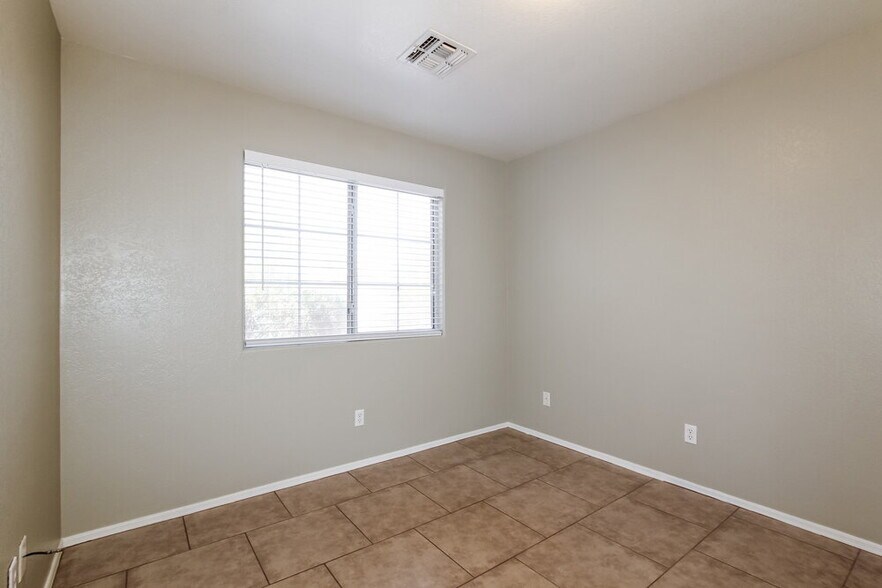 Building Photo - 14285 N Gil Balcome Ct