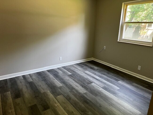Building Photo - Maryville 37803 - COMING SOON! Available June 1st - 1 bedroom, 1 bath home - Contact Troy Adams (...