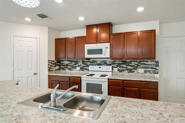 Building Photo - 704 Bailey Park Dr