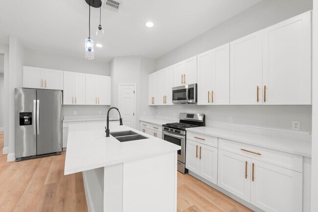 Building Photo - 3532 White Oak Point Dr