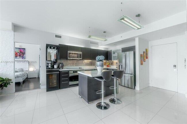 Building Photo - 90 SW 3rd St