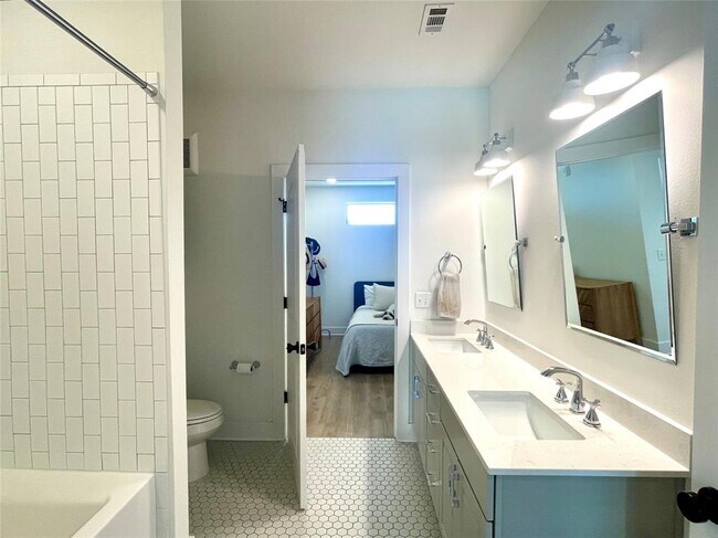 Building Photo - 4704 Sunset Trail