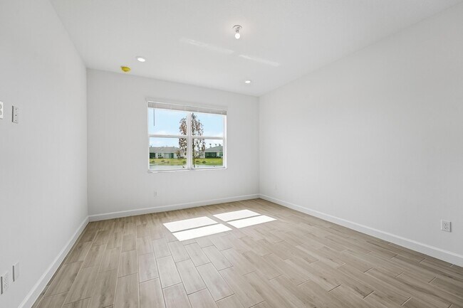 Building Photo - 3765 Harborside Ave