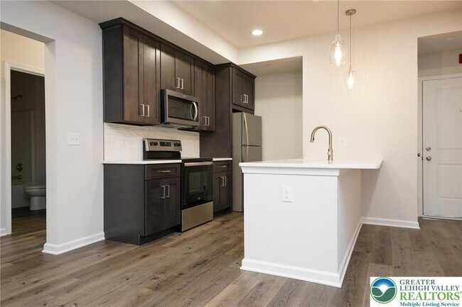 Building Photo - 1210 Eaton Ave