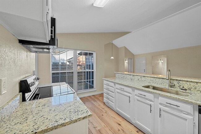 Building Photo - 6005 Dooley Dr