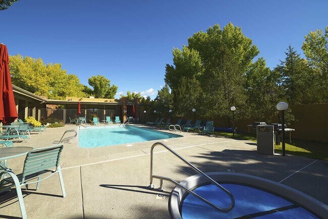 Pool and hot tub - 941 Calle Mejia