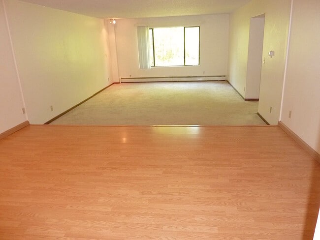 Building Photo - Deluxe One Bedroom in South Anchorage on the Creek