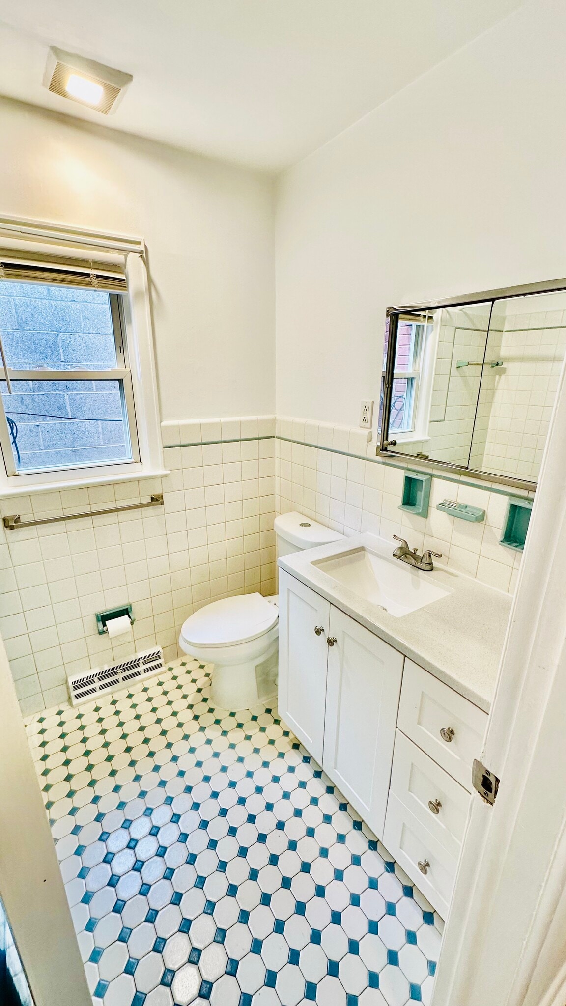 Building Photo - 108 W Bridge St