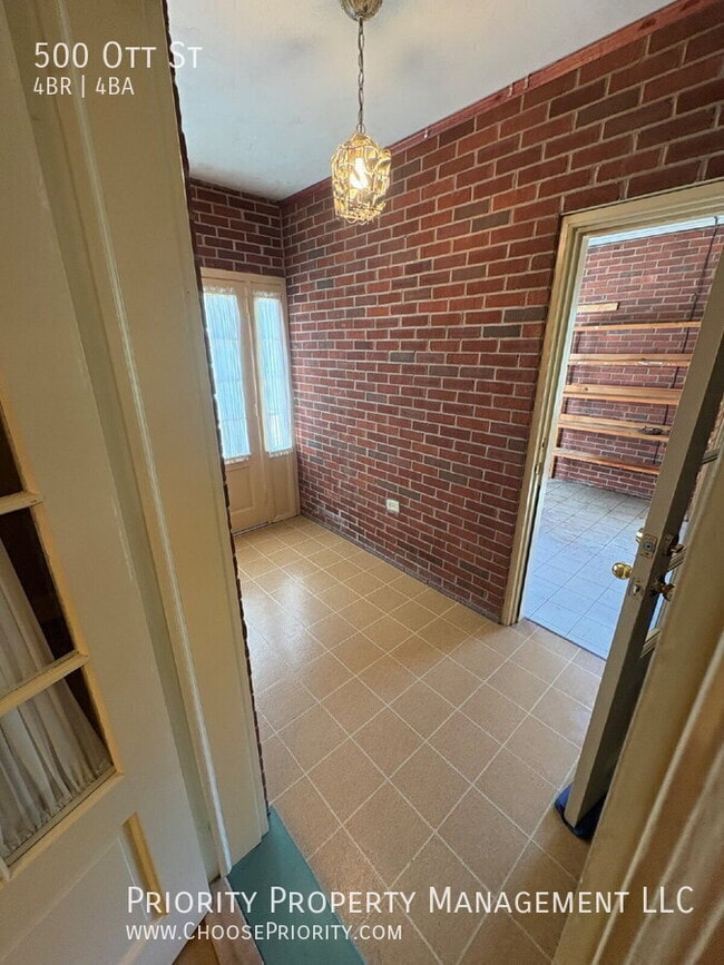 Building Photo - 500 Ott St