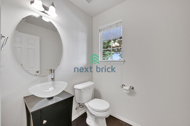 Building Photo - 3 BED & 2.5 BATH SINGLE FAMILY HOUSE FOR RENT