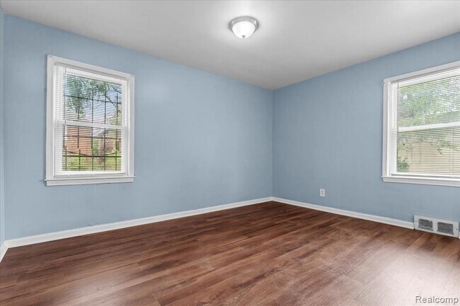 Building Photo - 3734 Buena Vista St
