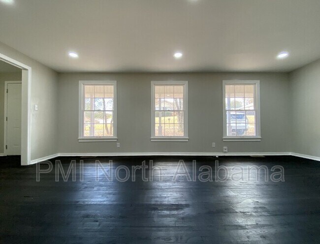 Building Photo - 69 E Lakeside Dr