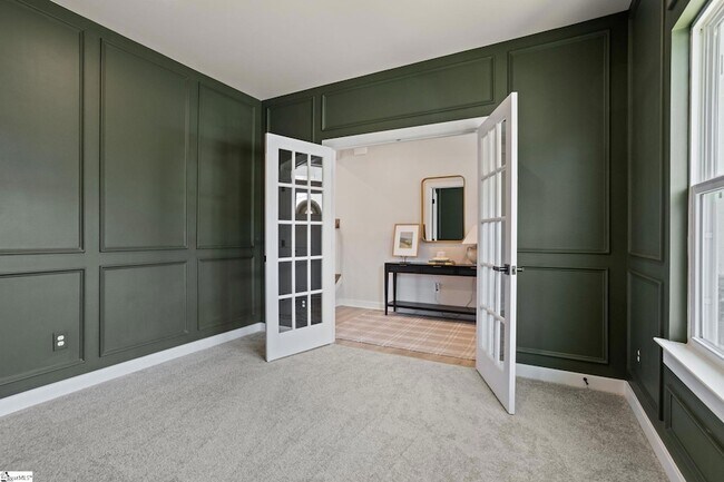 Building Photo - 680 Lady Fern Dr