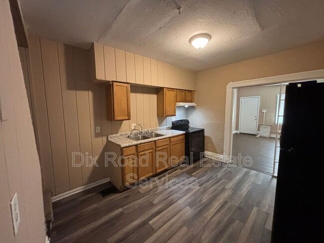 Building Photo - 722 East Ave