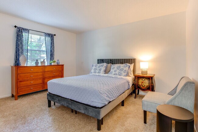 Building Photo - The Munson Retreat, Furnished 3 bed 2 bath near Munson Park