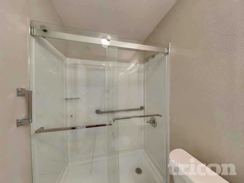 Building Photo - 4702 Valleyview Dr