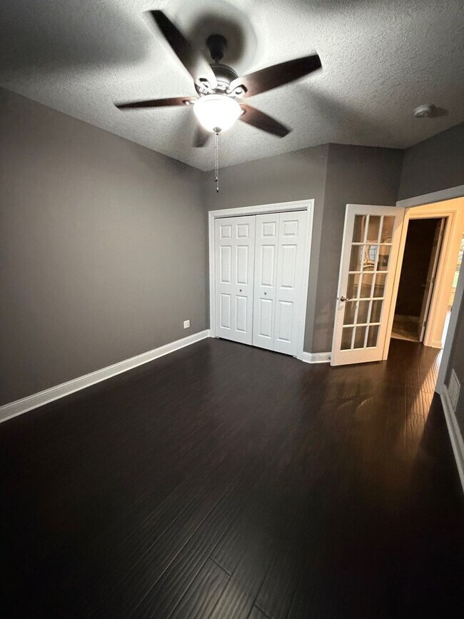 Building Photo - COMMINNG SOON - 4 BED 3 1/2 BATH HOUSE