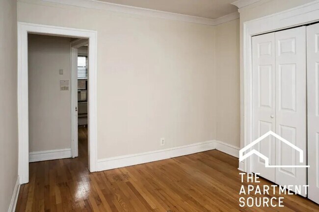 Building Photo - 837 W Cornelia Ave