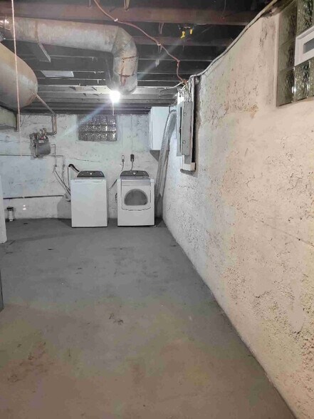 Building Photo - 320 Lockwood Ave