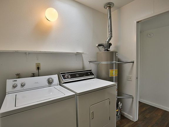 Building Photo - "Charming 3-Bedroom Home with Granite Touc...