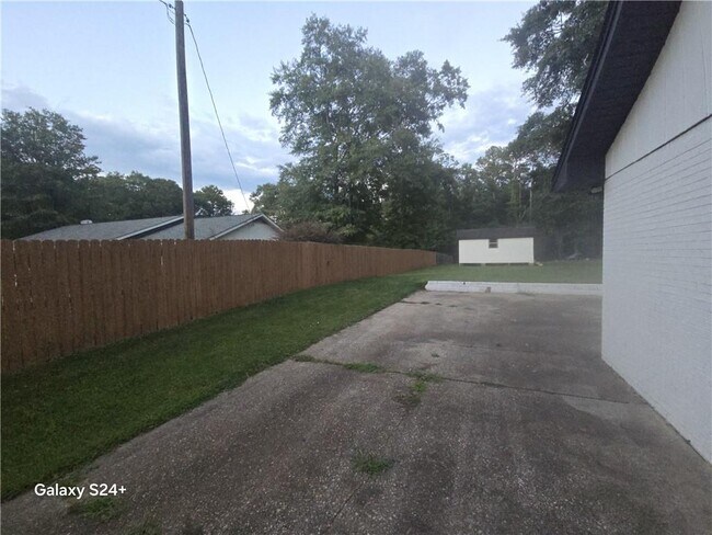 Building Photo - 1670 Christian Cir SE