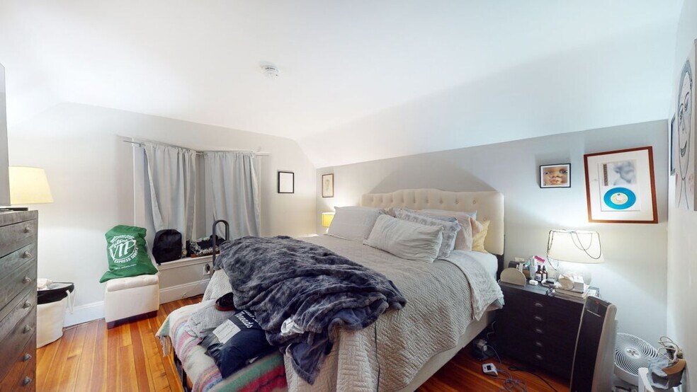 Building Photo - 70 Hudson St