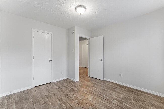 Building Photo - 5041 Willow Point Dr