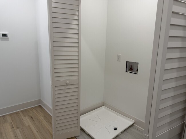 Building Photo - 105 Hart Ln