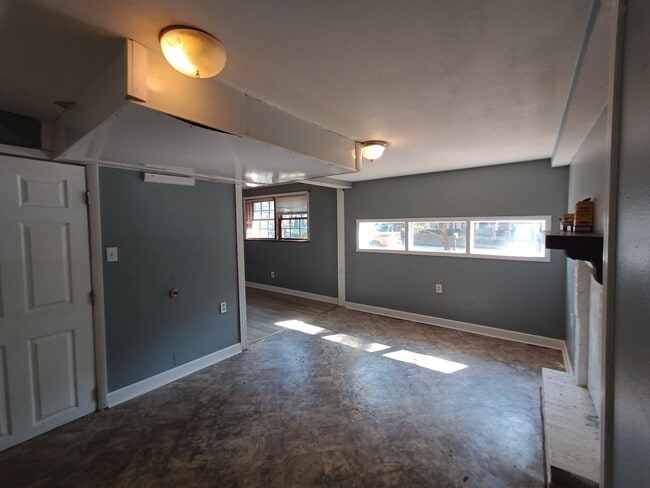 Building Photo - Half off first month rent move in special