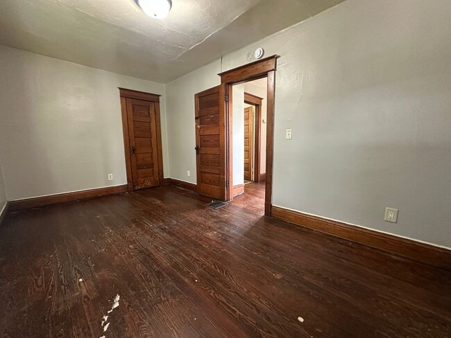 Building Photo - 3 bed, 1 bath home for rent in Waterloo