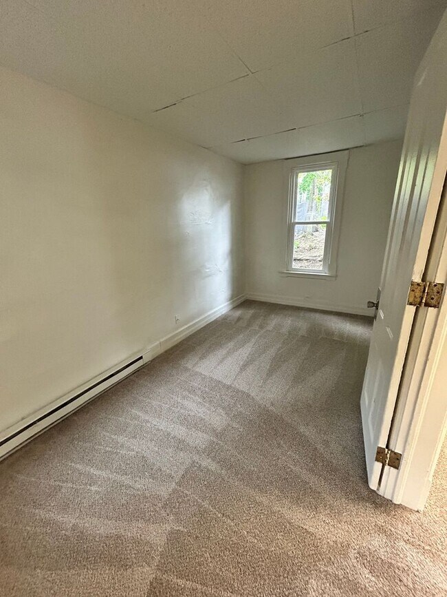 Building Photo - Two bedroom duplex