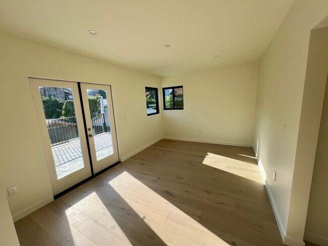 Building Photo - 2520 5th St