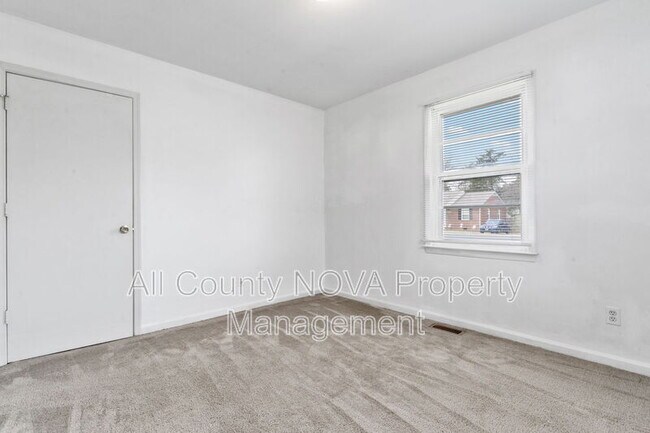 Building Photo - 211 Church St